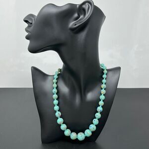 Costume jewelry glass beads necklace